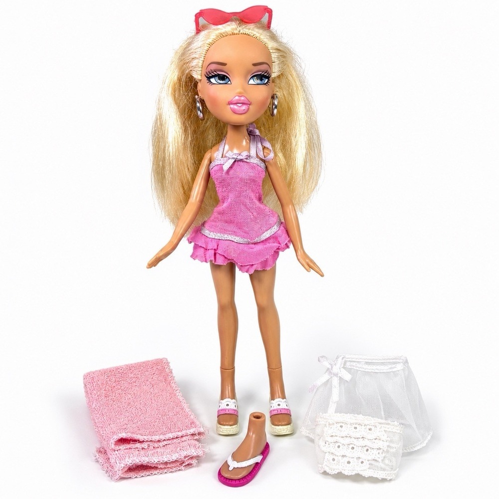 Bratz Spring Break Cloe Doll 2006 MGA 1st Edition Outfits Accessories HTF